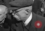 Immagine di Interrogazione dei civili tedeschi Schweinfurt Germania, 1945, secondo 54 filmato di repertorio 65675055134