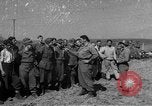 Standbild Deutscher junge Soldaten verhört Zweiten Weltkrieg Schweinfurt Deutschland, 1945, aus Sekunde 1 historischem Filmmaterial Videoclip 65675055135