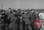 Standbild Deutscher junge Soldaten verhört Zweiten Weltkrieg Schweinfurt Deutschland, 1945, aus Sekunde 13 historischem Filmmaterial Videoclip 65675055135