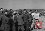 Standbild Deutscher junge Soldaten verhört Zweiten Weltkrieg Schweinfurt Deutschland, 1945, aus Sekunde 18 historischem Filmmaterial Videoclip 65675055135