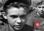 Standbild Deutscher junge Soldaten verhört Zweiten Weltkrieg Schweinfurt Deutschland, 1945, aus Sekunde 23 historischem Filmmaterial Videoclip 65675055135