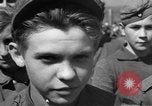 Standbild Deutscher junge Soldaten verhört Zweiten Weltkrieg Schweinfurt Deutschland, 1945, aus Sekunde 26 historischem Filmmaterial Videoclip 65675055135