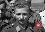 Standbild Deutscher junge Soldaten verhört Zweiten Weltkrieg Schweinfurt Deutschland, 1945, aus Sekunde 30 historischem Filmmaterial Videoclip 65675055135