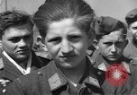 Standbild Deutscher junge Soldaten verhört Zweiten Weltkrieg Schweinfurt Deutschland, 1945, aus Sekunde 35 historischem Filmmaterial Videoclip 65675055135