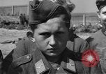 Standbild Deutscher junge Soldaten verhört Zweiten Weltkrieg Schweinfurt Deutschland, 1945, aus Sekunde 40 historischem Filmmaterial Videoclip 65675055135