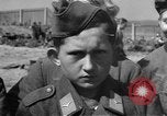 Standbild Deutscher junge Soldaten verhört Zweiten Weltkrieg Schweinfurt Deutschland, 1945, aus Sekunde 41 historischem Filmmaterial Videoclip 65675055135