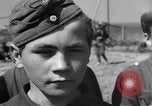 Standbild Deutscher junge Soldaten verhört Zweiten Weltkrieg Schweinfurt Deutschland, 1945, aus Sekunde 45 historischem Filmmaterial Videoclip 65675055135