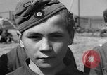 Standbild Deutscher junge Soldaten verhört Zweiten Weltkrieg Schweinfurt Deutschland, 1945, aus Sekunde 49 historischem Filmmaterial Videoclip 65675055135