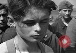 Standbild Deutscher junge Soldaten verhört Zweiten Weltkrieg Schweinfurt Deutschland, 1945, aus Sekunde 53 historischem Filmmaterial Videoclip 65675055135
