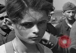 Standbild Deutscher junge Soldaten verhört Zweiten Weltkrieg Schweinfurt Deutschland, 1945, aus Sekunde 56 historischem Filmmaterial Videoclip 65675055135