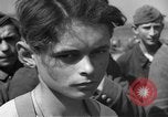 Standbild Deutscher junge Soldaten verhört Zweiten Weltkrieg Schweinfurt Deutschland, 1945, aus Sekunde 58 historischem Filmmaterial Videoclip 65675055135