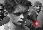 Standbild Deutscher junge Soldaten verhört Zweiten Weltkrieg Schweinfurt Deutschland, 1945, aus Sekunde 59 historischem Filmmaterial Videoclip 65675055135