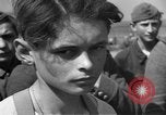 Standbild Deutscher junge Soldaten verhört Zweiten Weltkrieg Schweinfurt Deutschland, 1945, aus Sekunde 60 historischem Filmmaterial Videoclip 65675055135