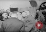 Standbild französischen Heimkehrer Paris Frankreich, 1945, aus Sekunde 5 historischem Filmmaterial Videoclip 65675055142