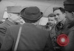 Standbild französischen Heimkehrer Paris Frankreich, 1945, aus Sekunde 11 historischem Filmmaterial Videoclip 65675055142
