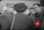 Standbild französischen Heimkehrer Paris Frankreich, 1945, aus Sekunde 13 historischem Filmmaterial Videoclip 65675055142