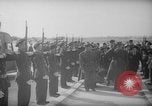 Standbild französischen Heimkehrer Paris Frankreich, 1945, aus Sekunde 15 historischem Filmmaterial Videoclip 65675055142