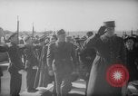 Standbild französischen Heimkehrer Paris Frankreich, 1945, aus Sekunde 20 historischem Filmmaterial Videoclip 65675055142