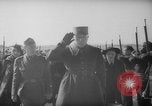 Standbild französischen Heimkehrer Paris Frankreich, 1945, aus Sekunde 21 historischem Filmmaterial Videoclip 65675055142