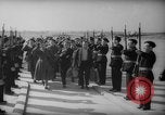 Standbild französischen Heimkehrer Paris Frankreich, 1945, aus Sekunde 27 historischem Filmmaterial Videoclip 65675055142