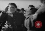 Standbild französischen Heimkehrer Paris Frankreich, 1945, aus Sekunde 33 historischem Filmmaterial Videoclip 65675055142