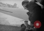 Standbild französischen Heimkehrer Paris Frankreich, 1945, aus Sekunde 46 historischem Filmmaterial Videoclip 65675055142