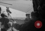 Standbild französischen Heimkehrer Paris Frankreich, 1945, aus Sekunde 53 historischem Filmmaterial Videoclip 65675055142