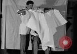 Standbild Haare schneiden Limousine Portland Oregon USA, 1931, aus Sekunde 17 historischem Filmmaterial Videoclip 65675055144