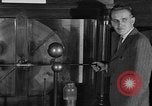 Standbild Haare schneiden Limousine Portland Oregon USA, 1931, aus Sekunde 24 historischem Filmmaterial Videoclip 65675055144