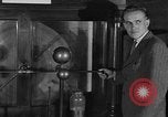Standbild Haare schneiden Limousine Portland Oregon USA, 1931, aus Sekunde 34 historischem Filmmaterial Videoclip 65675055144