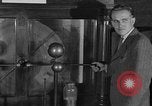 Standbild Haare schneiden Limousine Portland Oregon USA, 1931, aus Sekunde 35 historischem Filmmaterial Videoclip 65675055144