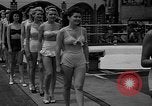 Standbild Grayce Reilly gekrönte "Miss Venus" Moderne Coney Island New York USA, 1939, aus Sekunde 11 historischem Filmmaterial Videoclip 65675055163