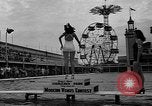 Standbild Grayce Reilly gekrönte "Miss Venus" Moderne Coney Island New York USA, 1939, aus Sekunde 14 historischem Filmmaterial Videoclip 65675055163