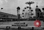 Standbild Grayce Reilly gekrönte "Miss Venus" Moderne Coney Island New York USA, 1939, aus Sekunde 16 historischem Filmmaterial Videoclip 65675055163