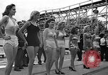 Standbild Grayce Reilly gekrönte "Miss Venus" Moderne Coney Island New York USA, 1939, aus Sekunde 23 historischem Filmmaterial Videoclip 65675055163