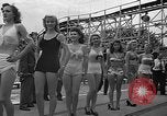 Standbild Grayce Reilly gekrönte "Miss Venus" Moderne Coney Island New York USA, 1939, aus Sekunde 25 historischem Filmmaterial Videoclip 65675055163