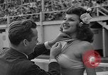 Standbild Grayce Reilly gekrönte "Miss Venus" Moderne Coney Island New York USA, 1939, aus Sekunde 27 historischem Filmmaterial Videoclip 65675055163