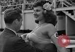 Standbild Grayce Reilly gekrönte "Miss Venus" Moderne Coney Island New York USA, 1939, aus Sekunde 30 historischem Filmmaterial Videoclip 65675055163