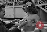 Standbild Grayce Reilly gekrönte "Miss Venus" Moderne Coney Island New York USA, 1939, aus Sekunde 31 historischem Filmmaterial Videoclip 65675055163