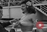 Standbild Grayce Reilly gekrönte "Miss Venus" Moderne Coney Island New York USA, 1939, aus Sekunde 32 historischem Filmmaterial Videoclip 65675055163