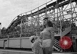 Standbild Grayce Reilly gekrönte "Miss Venus" Moderne Coney Island New York USA, 1939, aus Sekunde 38 historischem Filmmaterial Videoclip 65675055163