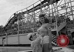 Standbild Grayce Reilly gekrönte "Miss Venus" Moderne Coney Island New York USA, 1939, aus Sekunde 40 historischem Filmmaterial Videoclip 65675055163
