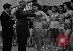 Standbild Grayce Reilly gekrönte "Miss Venus" Moderne Coney Island New York USA, 1939, aus Sekunde 46 historischem Filmmaterial Videoclip 65675055163