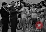 Standbild Grayce Reilly gekrönte "Miss Venus" Moderne Coney Island New York USA, 1939, aus Sekunde 47 historischem Filmmaterial Videoclip 65675055163