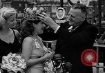Standbild Grayce Reilly gekrönte "Miss Venus" Moderne Coney Island New York USA, 1939, aus Sekunde 53 historischem Filmmaterial Videoclip 65675055163