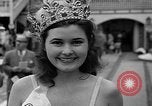 Standbild Grayce Reilly gekrönte "Miss Venus" Moderne Coney Island New York USA, 1939, aus Sekunde 57 historischem Filmmaterial Videoclip 65675055163