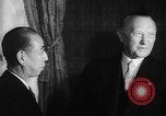 Immagine di Konrad Adenauer Tokyo Giappone, 1960, secondo 33 filmato di repertorio 65675055172