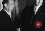 Immagine di Konrad Adenauer Tokyo Giappone, 1960, secondo 34 filmato di repertorio 65675055172