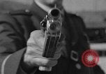 Immagine di Combinazione di revolver movie camera United States USA, 1935, secondo 1 filmato di repertorio 65675055177