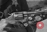 Immagine di Combinazione di revolver movie camera United States USA, 1935, secondo 6 filmato di repertorio 65675055177